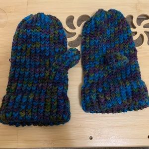 [2/$15 SALE!!] Multicolor mittens 💕